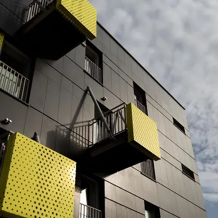 Buki & לינה וארוחת בוקר 4*